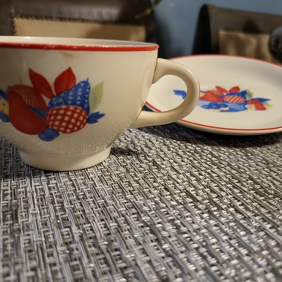 Universal Potteries "Calico Fruit" Cup & 6" Saucer ~ 2pc Set - Picture 2 of 4